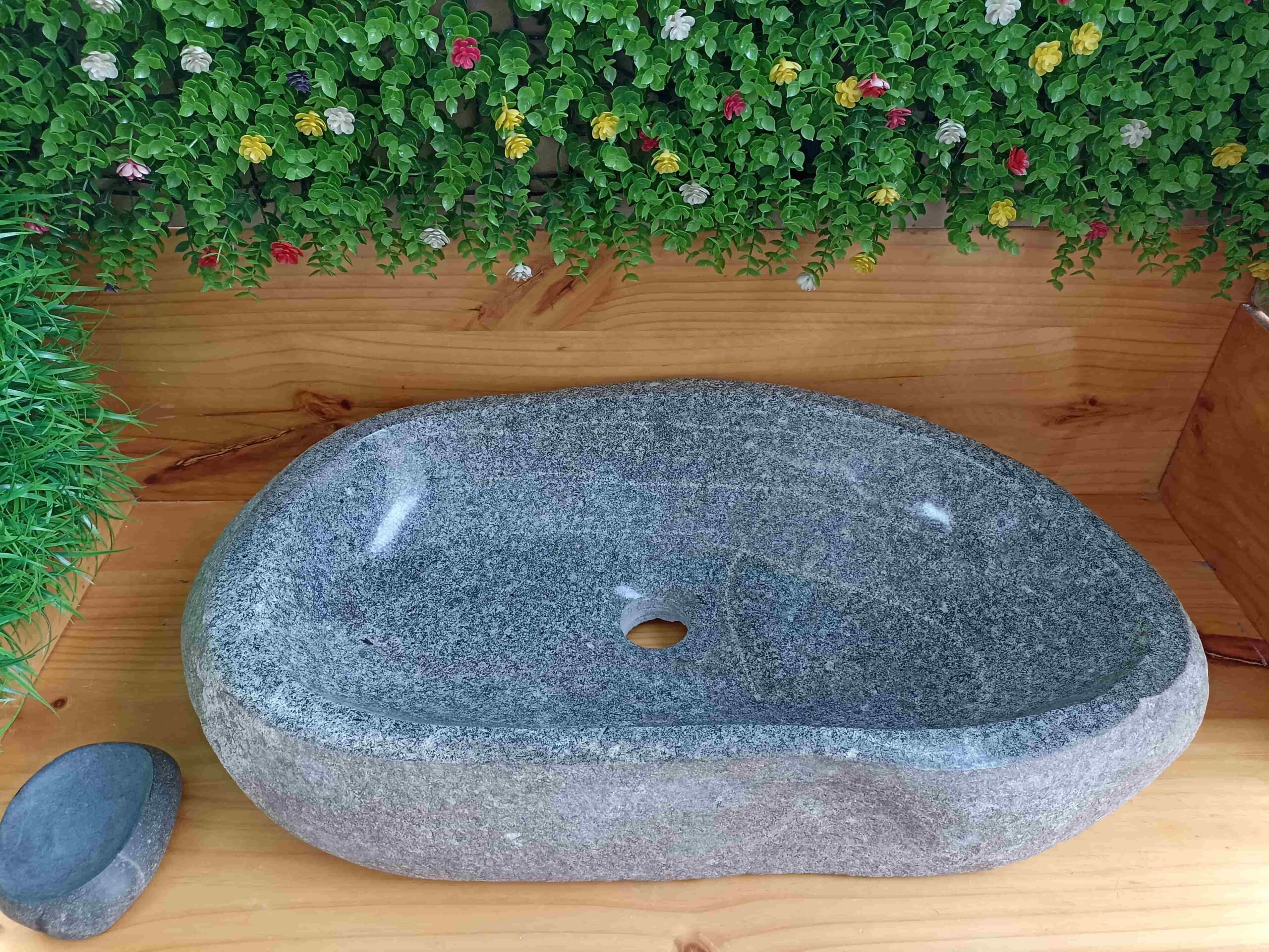 Lavatorio rústico tallado en piedra de río natural recolectada artesanalmente